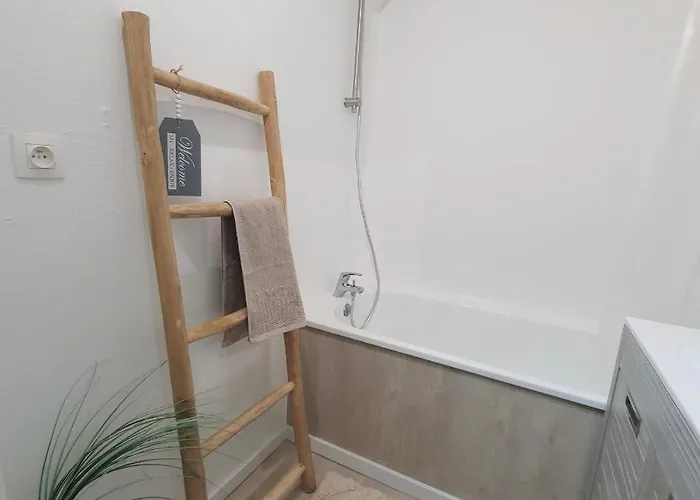 Blue Sky Motte -pool-5min -queensizebed -wifi